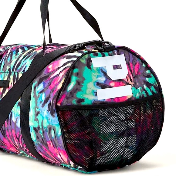 PINK Victoria’s Secret
EVERYDAY DUFFLE - Picture 3 of 5